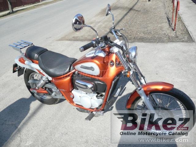 Big nymous user. classic 125 picture and wallpaper from Bikez.com